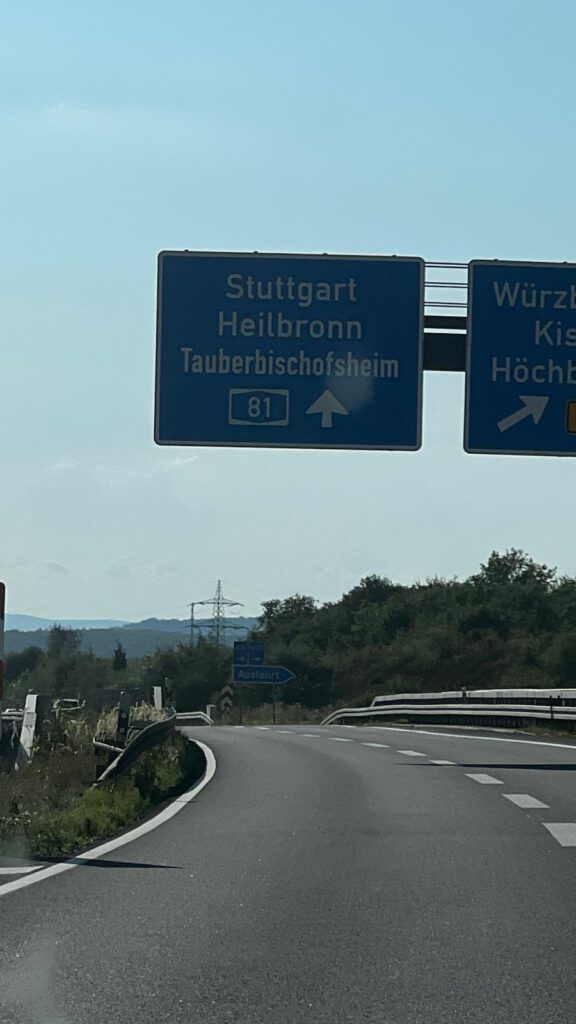 Autibahn-Hinweisschild Stuttgart